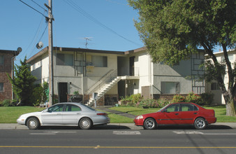 2124 Monroe St in Santa Clara, CA - Foto de edificio - Building Photo