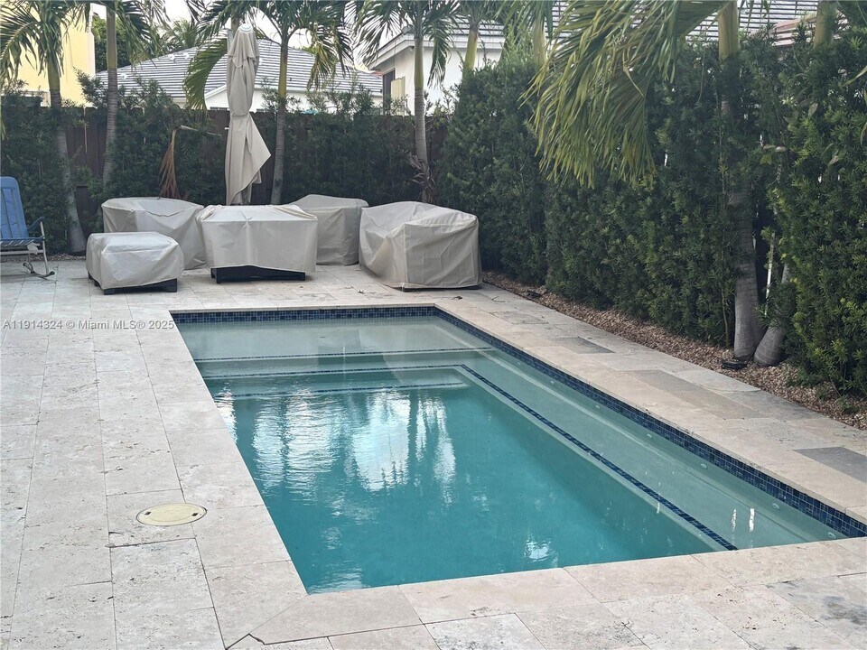 8143 SW 162nd Path in Miami, FL - Building Photo