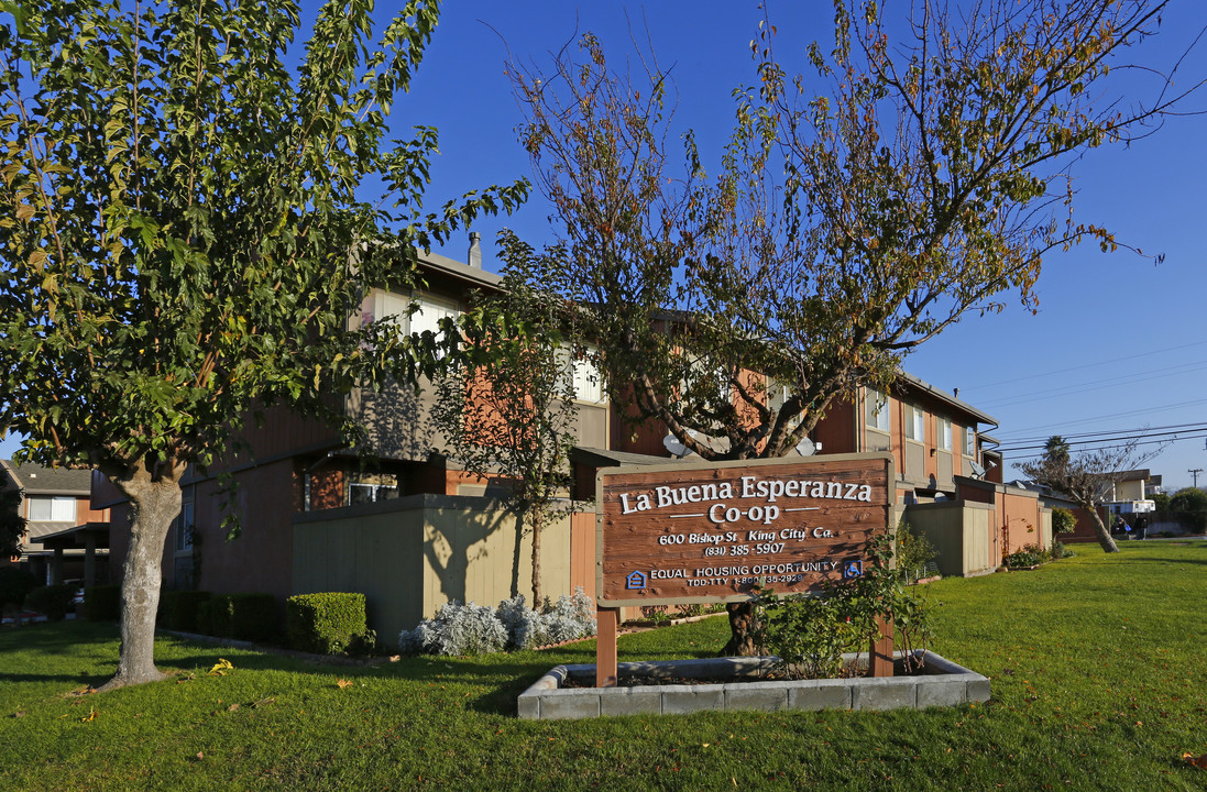 La Buena Esperanza in King City, CA - Foto de edificio