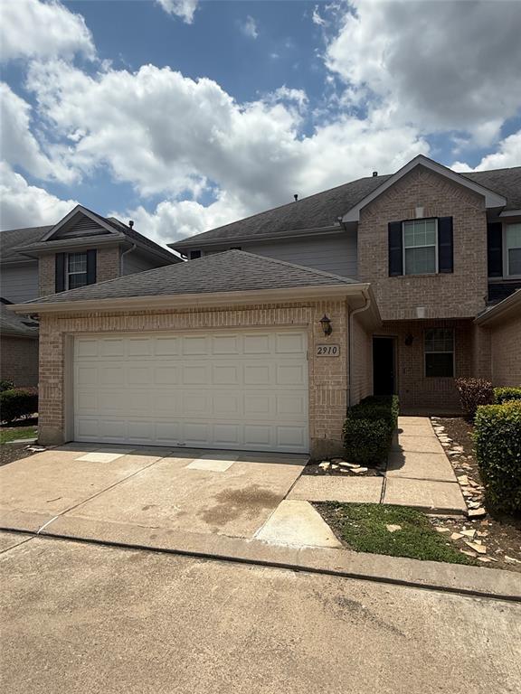 2910 Meadowglen Cove