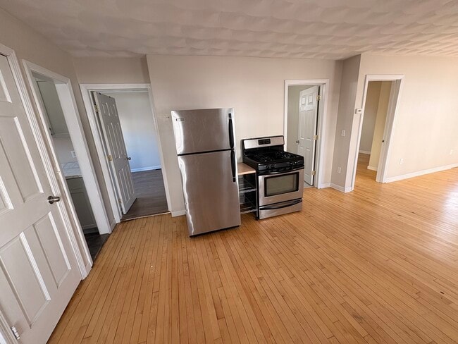 347 Woonasquatucket Ave, Unit 1 in North Providence, RI - Building Photo - Building Photo