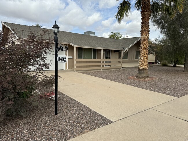 11402 N 110th Dr in Sun City, AZ - Foto de edificio - Building Photo