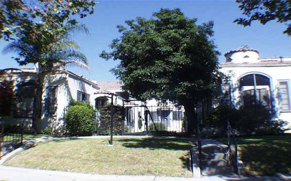 842 N Formosa Ave in Los Angeles, CA - Building Photo