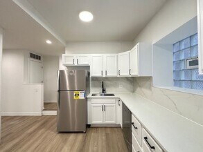 1042 N Kedzie Ave, Unit J08P in Chicago, IL - Foto de edificio - Building Photo