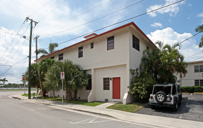 513 S Ocean Dr in Hollywood, FL - Building Photo - Building Photo