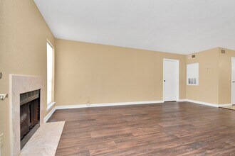 7400 Bellerive Dr in Houston, TX - Building Photo - Building Photo