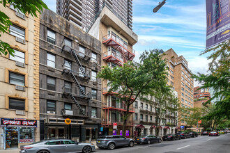 344 E 49th St in New York, NY - Building Photo - Building Photo