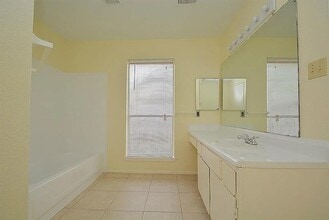 10223 Gulfstream Ln in Sugar Land, TX - Building Photo - Building Photo