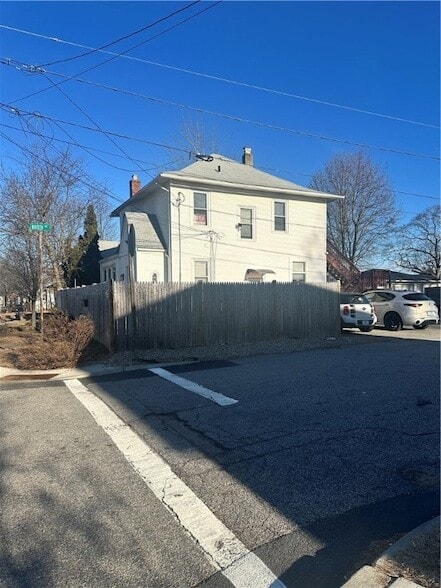 532 Post Rd in Warwick, RI - Foto de edificio - Building Photo