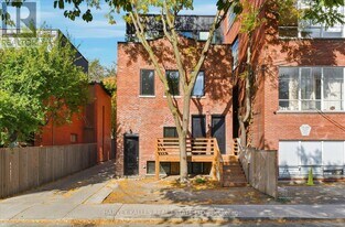 692 Richmond St W in Toronto, ON - Building Photo