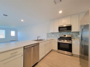 1603 Windrose Bnd in Angleton, TX - Building Photo - Building Photo