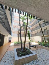 100 Ocean Ln Dr in Key Biscayne, FL - Building Photo - Building Photo