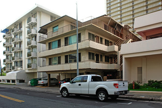 Waikiki Hale in Honolulu, HI - Building Photo - Building Photo