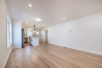 330 Pleasantview Ave in Bridgeport, CT - Building Photo - Building Photo