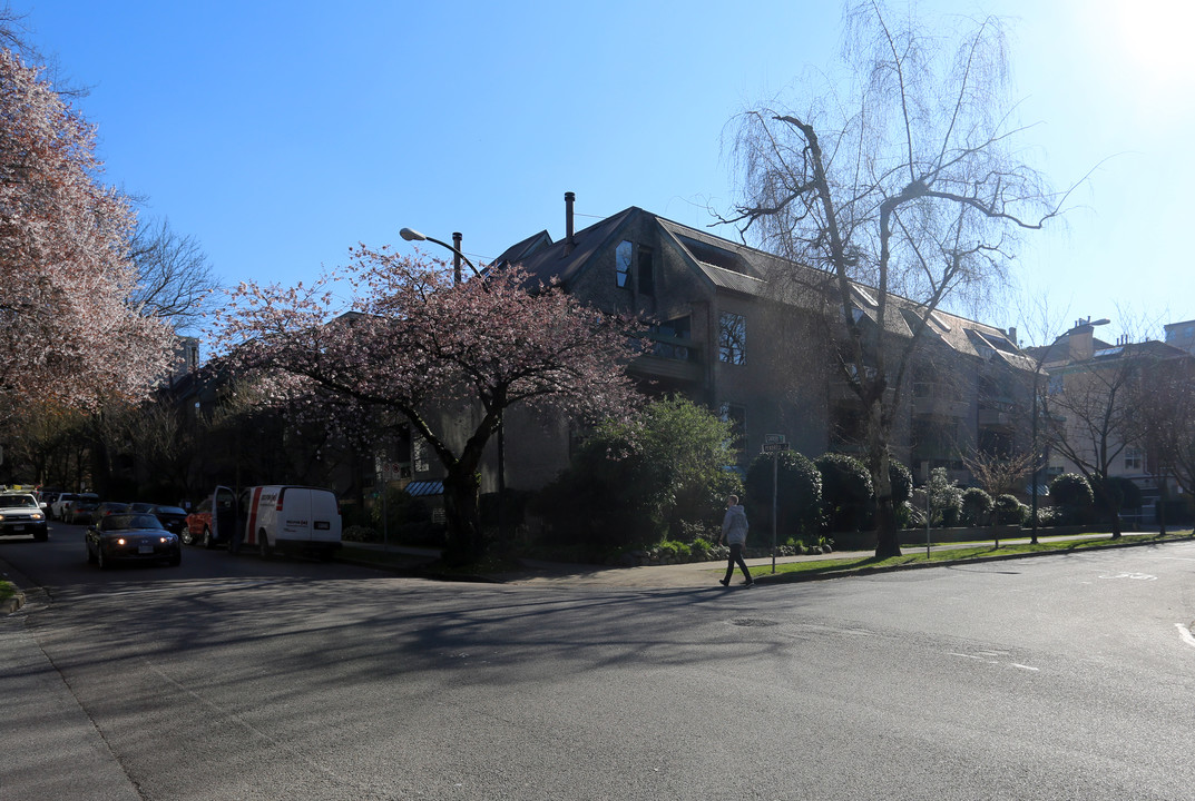 Pendrell Mews in Vancouver, BC - Building Photo