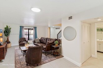 1660 W Golfview Dr in Pembroke Pines, FL - Building Photo - Building Photo