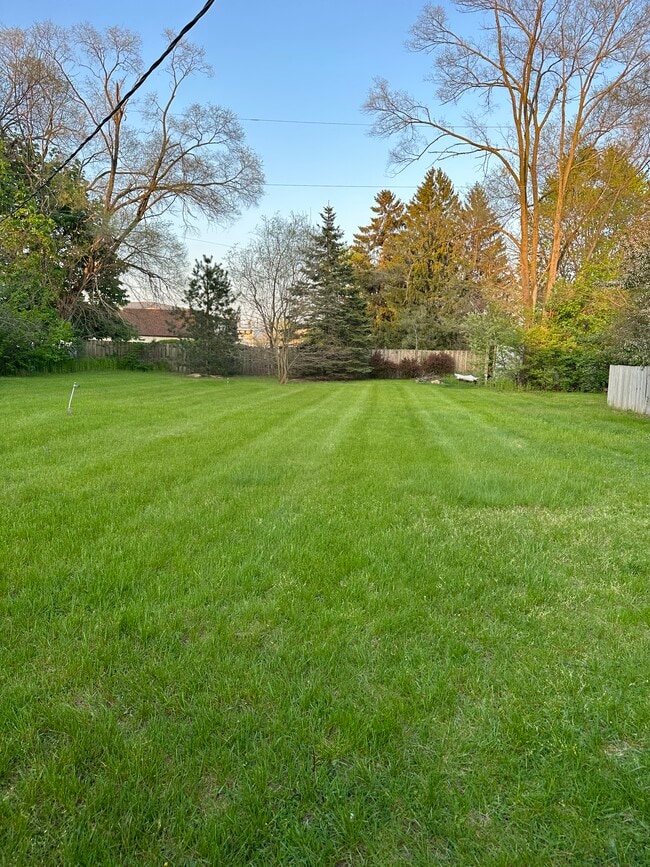 9180 N Lilley Rd, Unit Apt B in Plymouth, MI - Building Photo - Building Photo