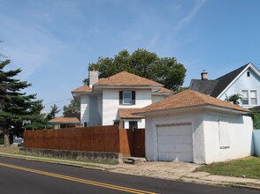 1286 Oakwood Ave in Hillside, NJ - Building Photo - Building Photo