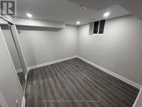 40 Cotswold Ct in Halton Hills, ON - Building Photo - Building Photo