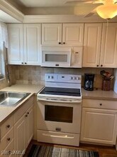 400 Forest Lakes Blvd in Naples, FL - Building Photo - Building Photo