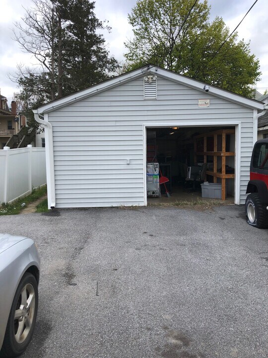 236 E Main St, Unit Garage in Westminster, MD - Building Photo