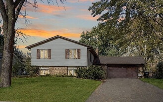 14508 95th Ave N in Maple Grove, MN - Building Photo