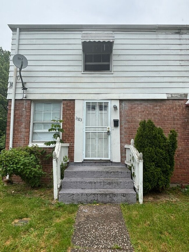 property at 1523 Babbitt Rd
