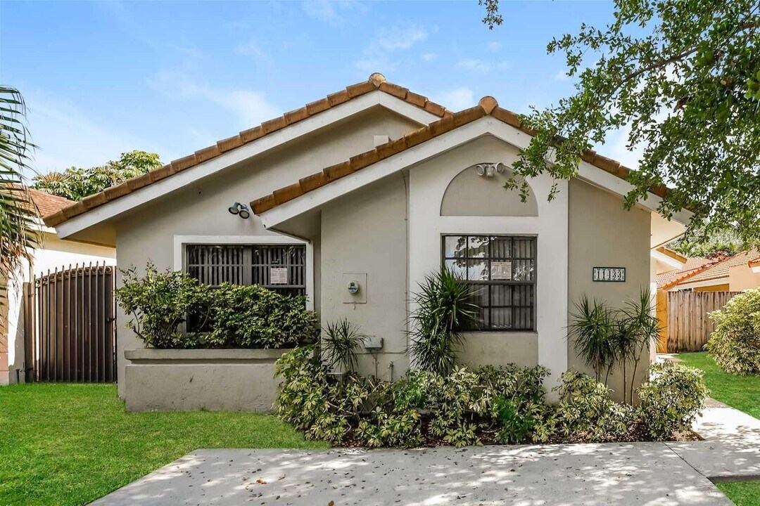 11433 SW 74th Terrace in Miami, FL - Building Photo