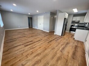 210 W 6th St in Royal Oak, MI - Building Photo - Building Photo