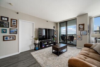 501 N Clinton St in Chicago, IL - Building Photo - Building Photo