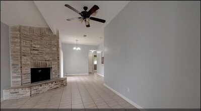 12005 Tambourine Dr in Stafford, TX - Building Photo - Building Photo