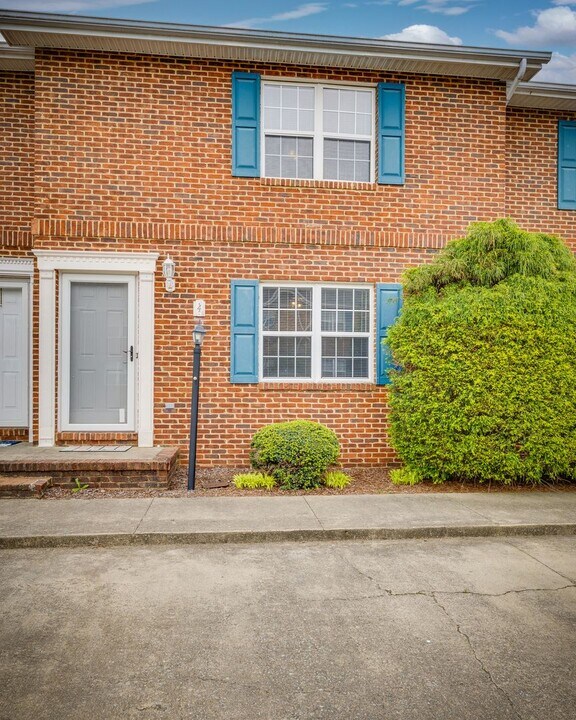4 Lexington Ct in Johnson City, TN - Building Photo