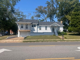 1413 N Pine St in Florence, AL - Building Photo