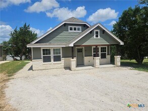 905 Roadrunner Spur in Canyon Lake, TX - Building Photo - Building Photo