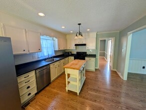 6913 Crandall Ct in Clemmons, NC - Building Photo - Building Photo