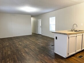 421 Chloe Cir in Timmonsville, SC - Building Photo - Building Photo