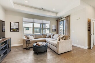 5372 Allison St in Arvada, CO - Foto de edificio - Building Photo