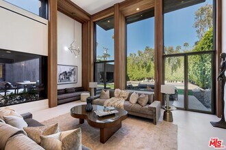 604 N Alpine Dr in Beverly Hills, CA - Building Photo - Building Photo