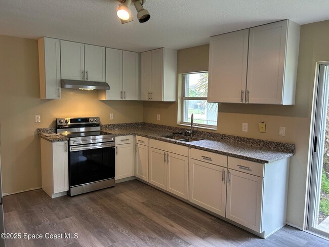 251 Lincoln Rd in Cocoa, FL - Building Photo - Building Photo