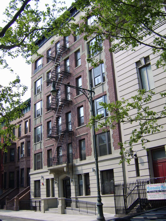 103-05 W 120 St in New York, NY - Building Photo