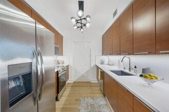 350 SE 2nd St in Fort Lauderdale, FL - Building Photo - Building Photo