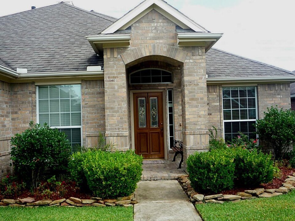 9934 Edgewood Manor Ct in Tomball, TX - Foto de edificio