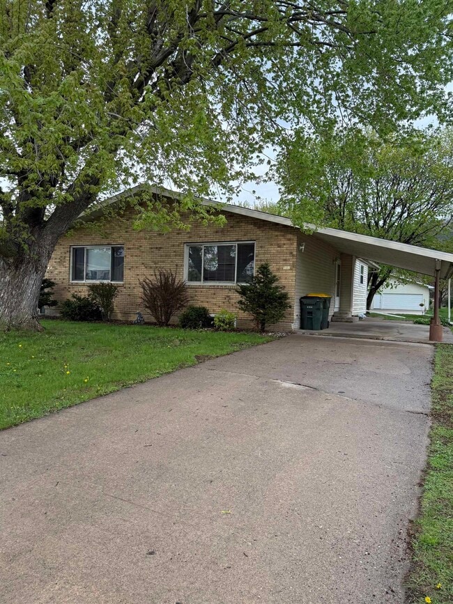 204 S Buchanan St in Prairie Du Chien, WI - Building Photo - Building Photo