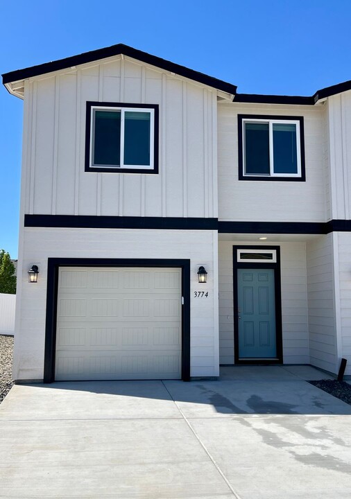 3774 S Roosevelt Pl in Kennewick, WA - Building Photo