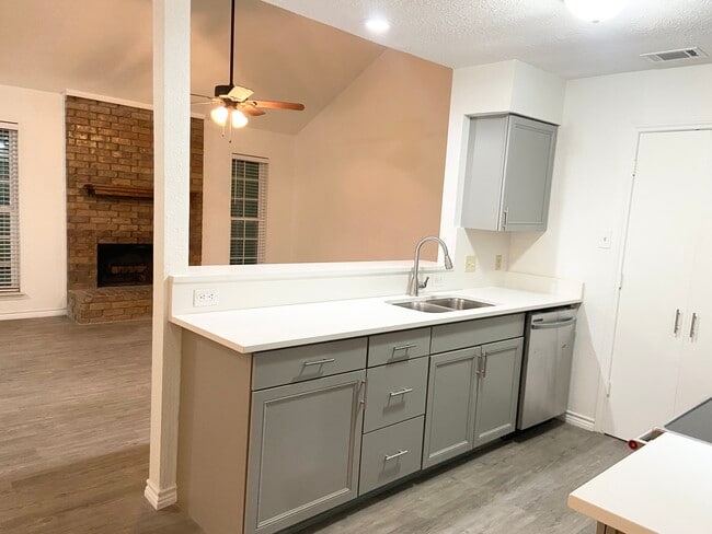 2121 Stone Moss Ln in Grapevine, TX - Building Photo - Building Photo