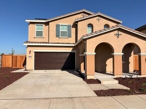 844 Summerhouse Dr in Patterson, CA - Building Photo - Building Photo