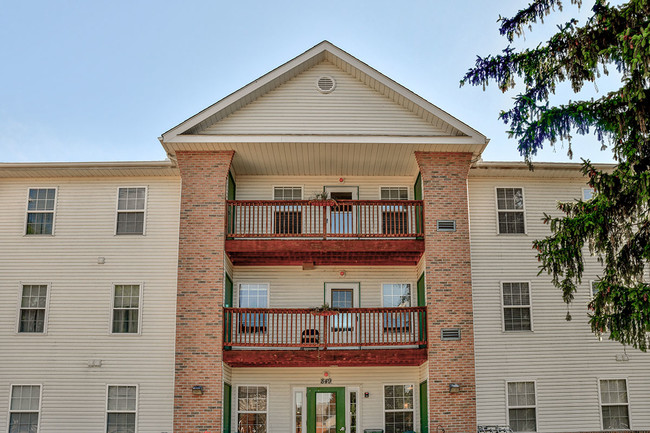 Tall Trees in Tiffin, OH - Building Photo - Building Photo