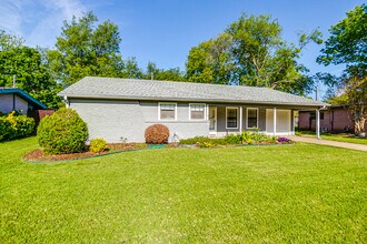 1104 Sproles Dr in Benbrook, TX - Building Photo - Building Photo