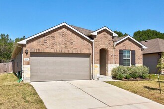 1331 Camden Ln in Lockhart, TX - Building Photo - Building Photo
