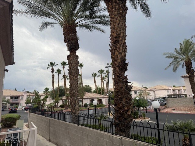 4555 E Sahara Ave in Las Vegas, NV - Building Photo